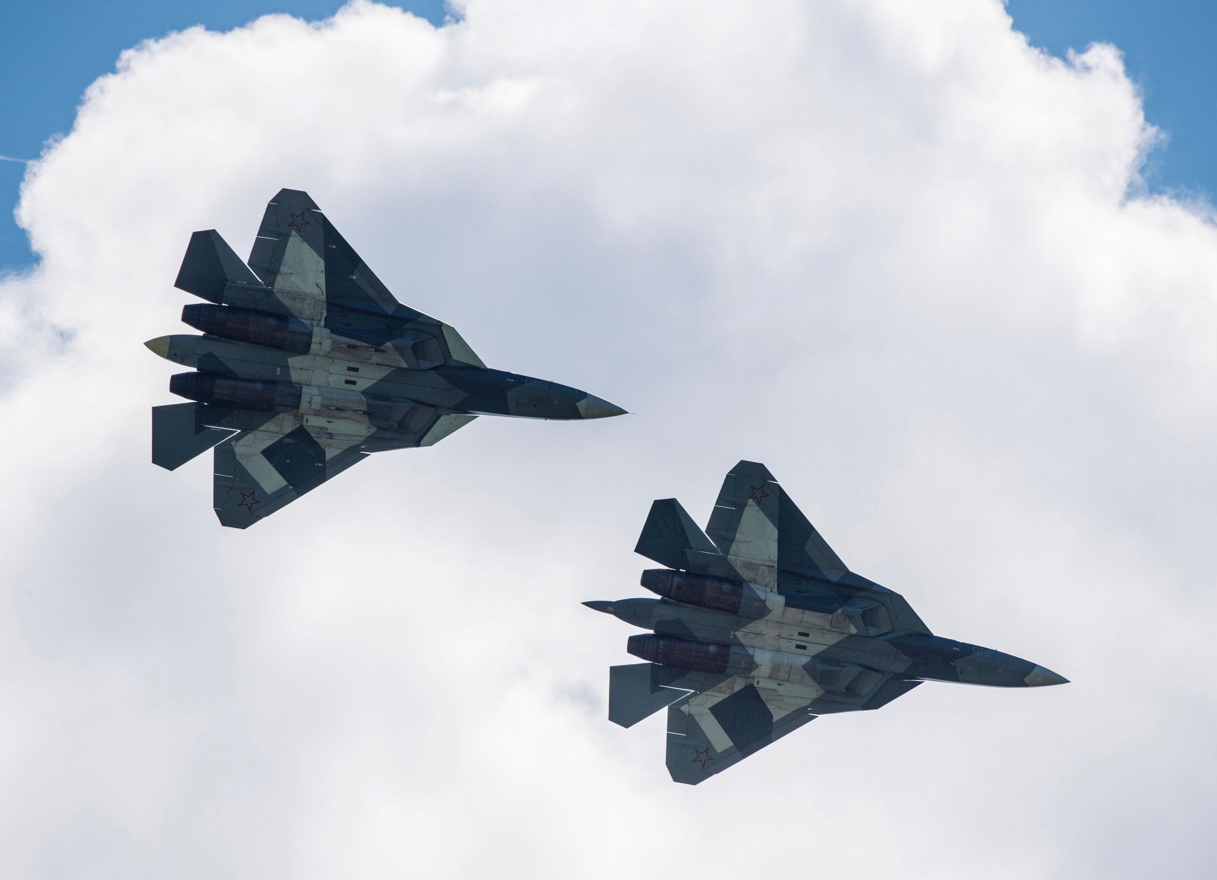 pair-russian-su34-military-jets-9443331