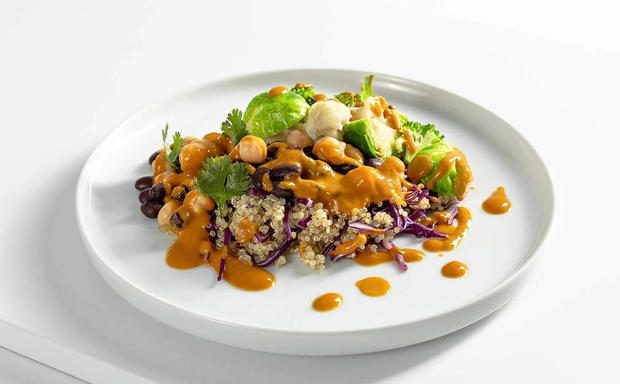 vegan-meal-delivery-quinoa-with-spicy-sauce-and-black-beans-1-7819061