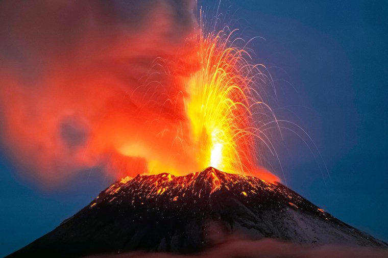 230522-mexico-volcano-popocatepetl-eruption-lava-ac-902p-373199-3838479